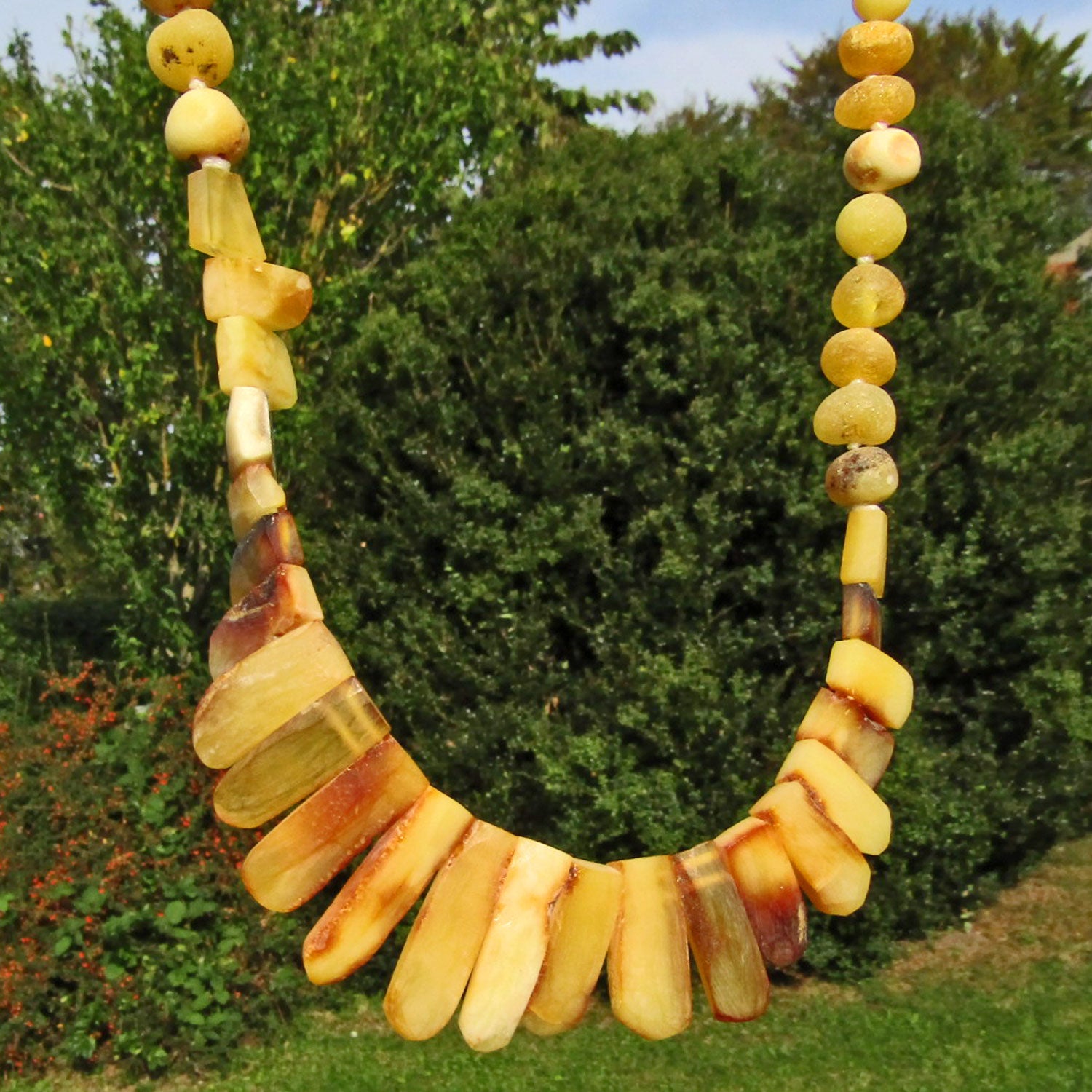 Einzigartiges Collier aus hellen Bernsteinscheiben