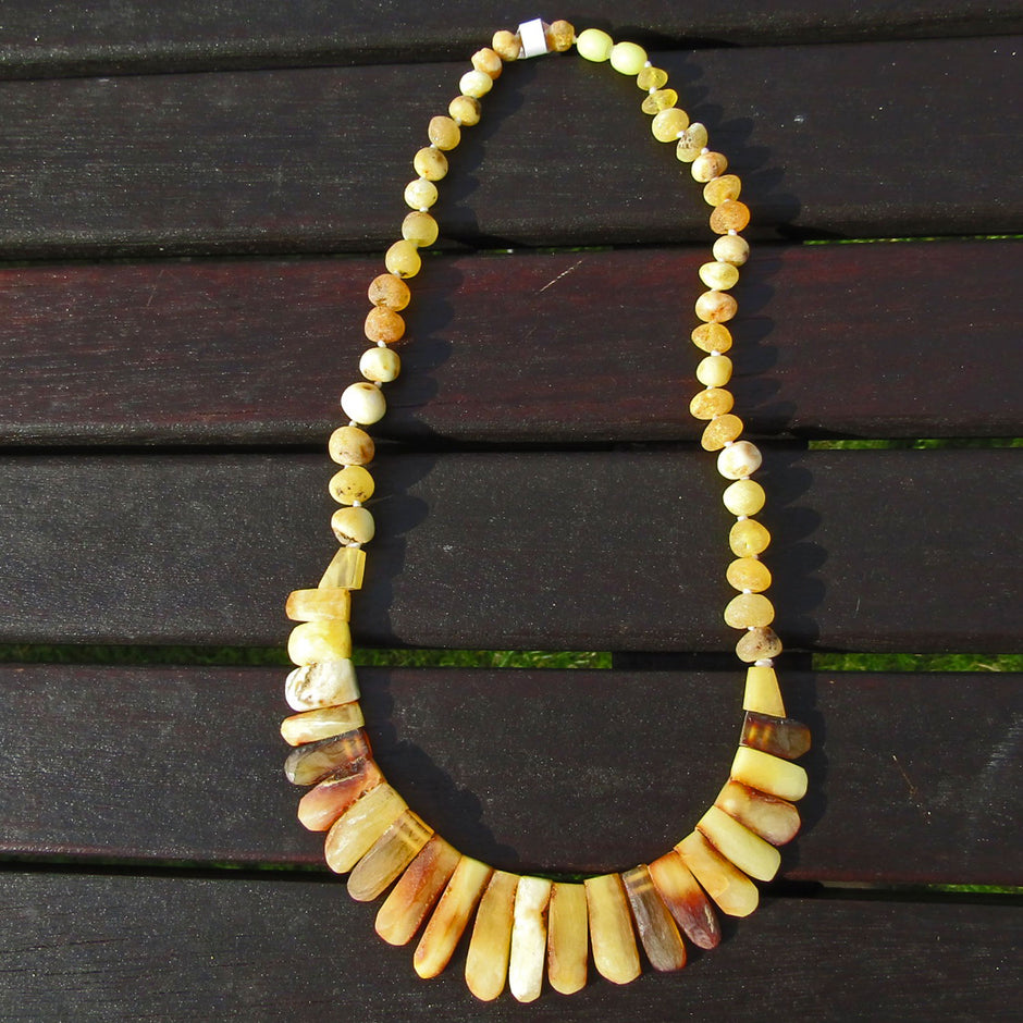 Einzigartiges Collier aus hellen Bernsteinscheiben