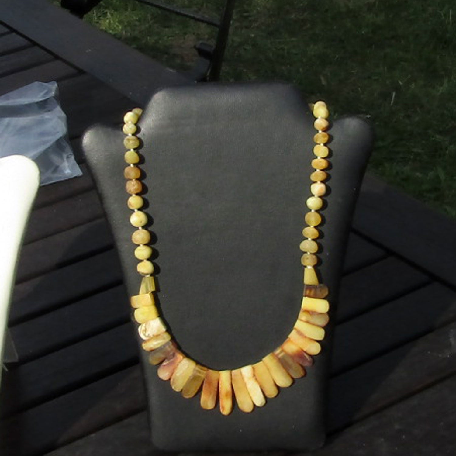 Einzigartiges Collier aus hellen Bernsteinscheiben