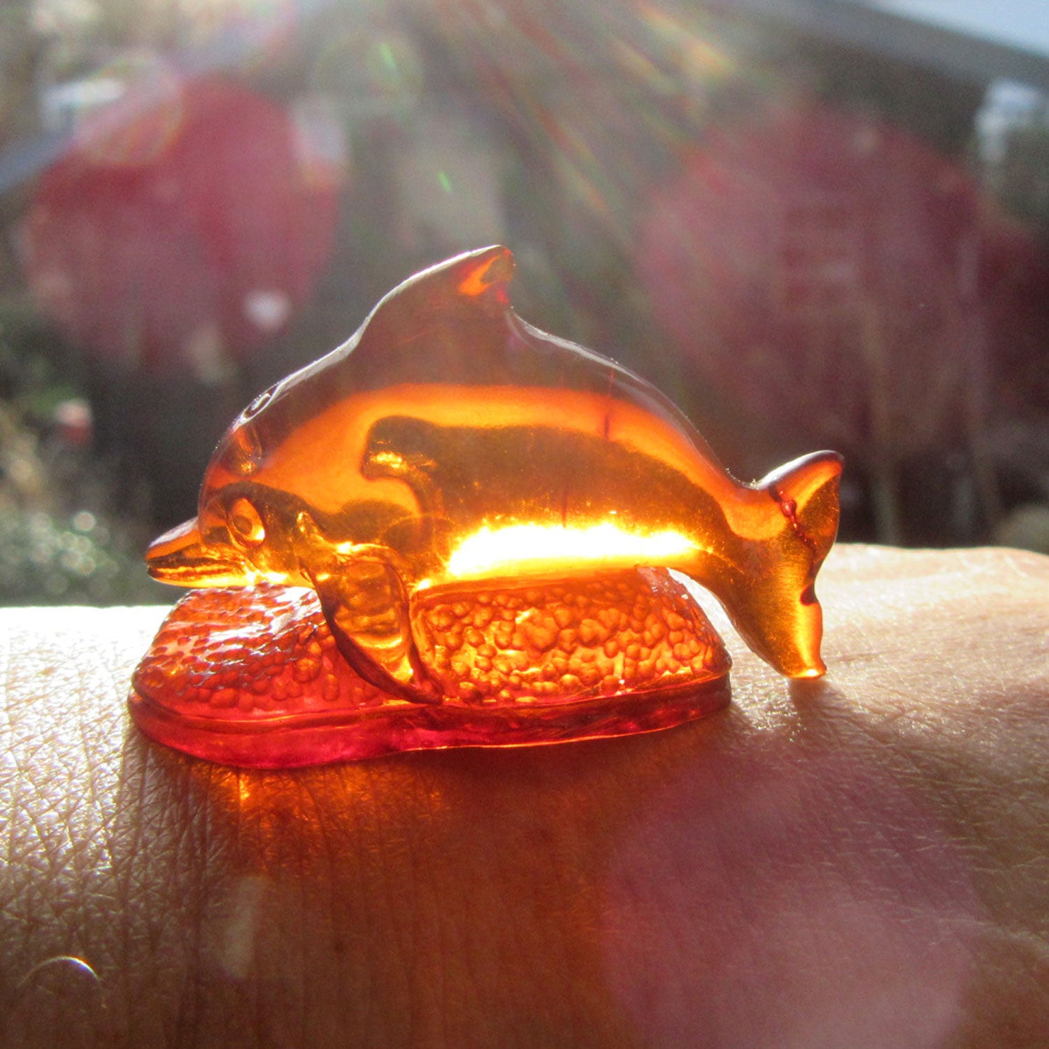 Delfin aus kognacfarbenem Bernstein, einzigartig