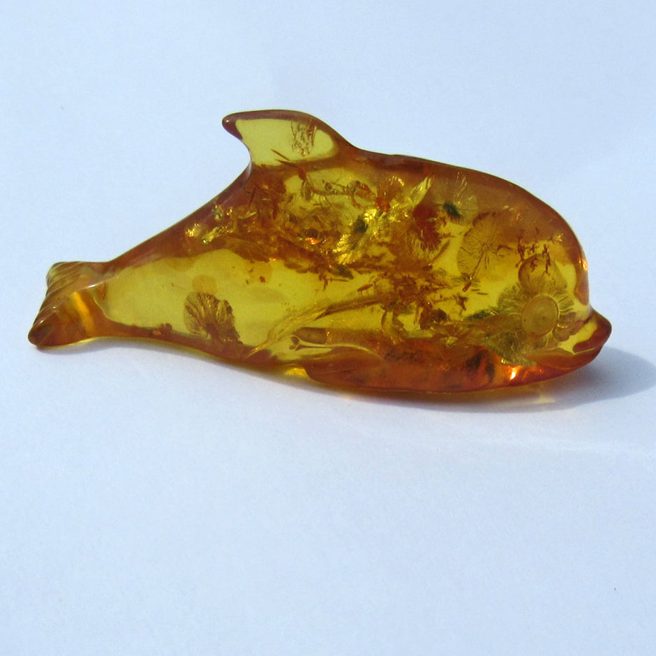 Einzelstück: Großer Delfin aus kognacfarbenem Bernstein