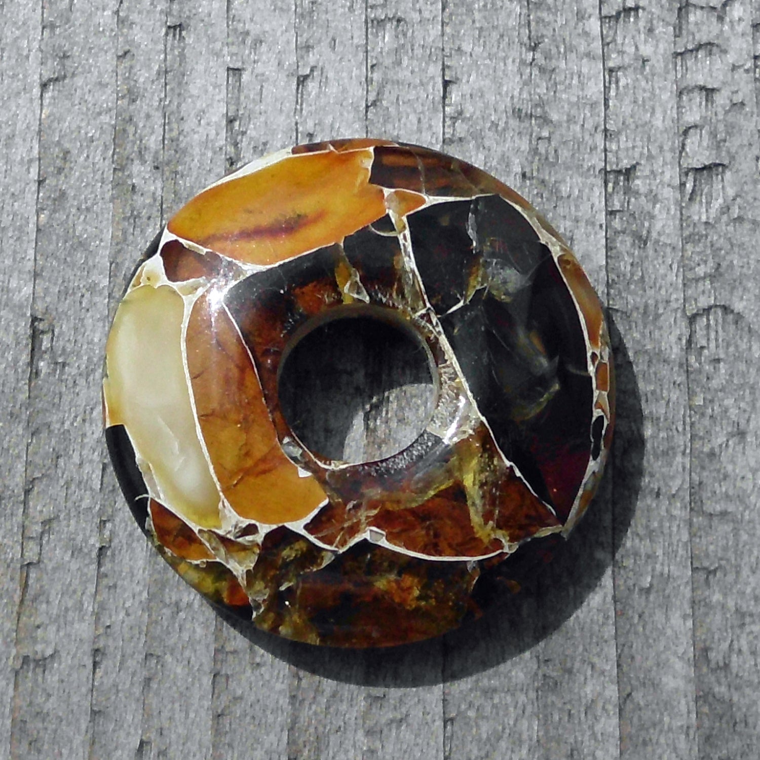 Bernsteindonut aus Mosaikbernstein, handgefertigtes Unikat