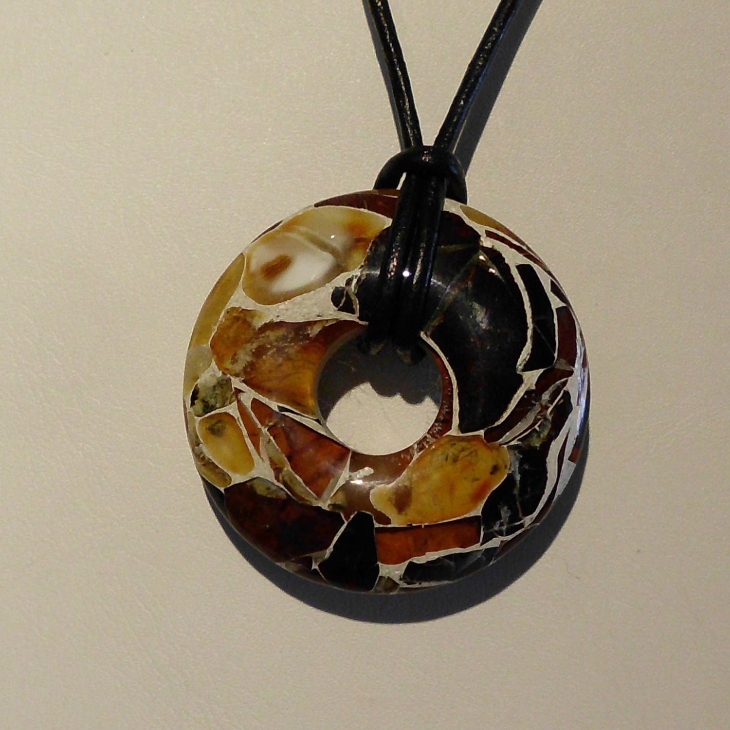 Besonderer Bernsteindonut aus Mosaikbernstein