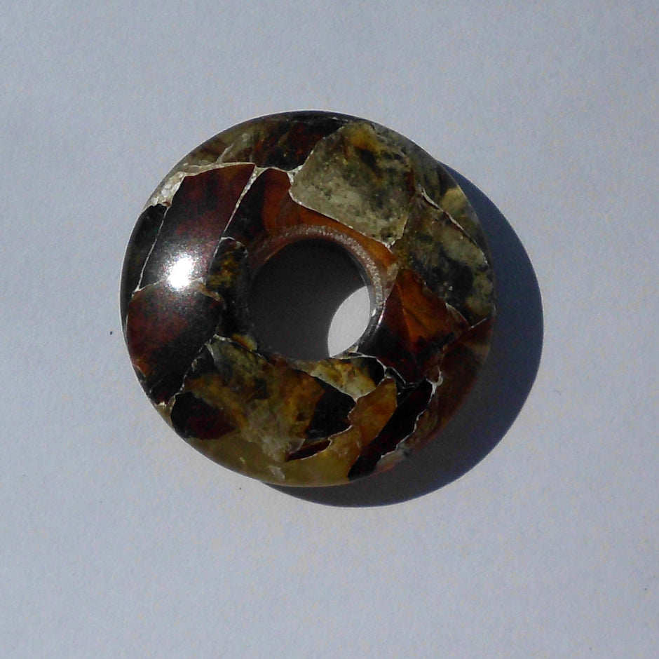 Donut aus Mosaikbernstein – Einzigartiges Schmuckstück