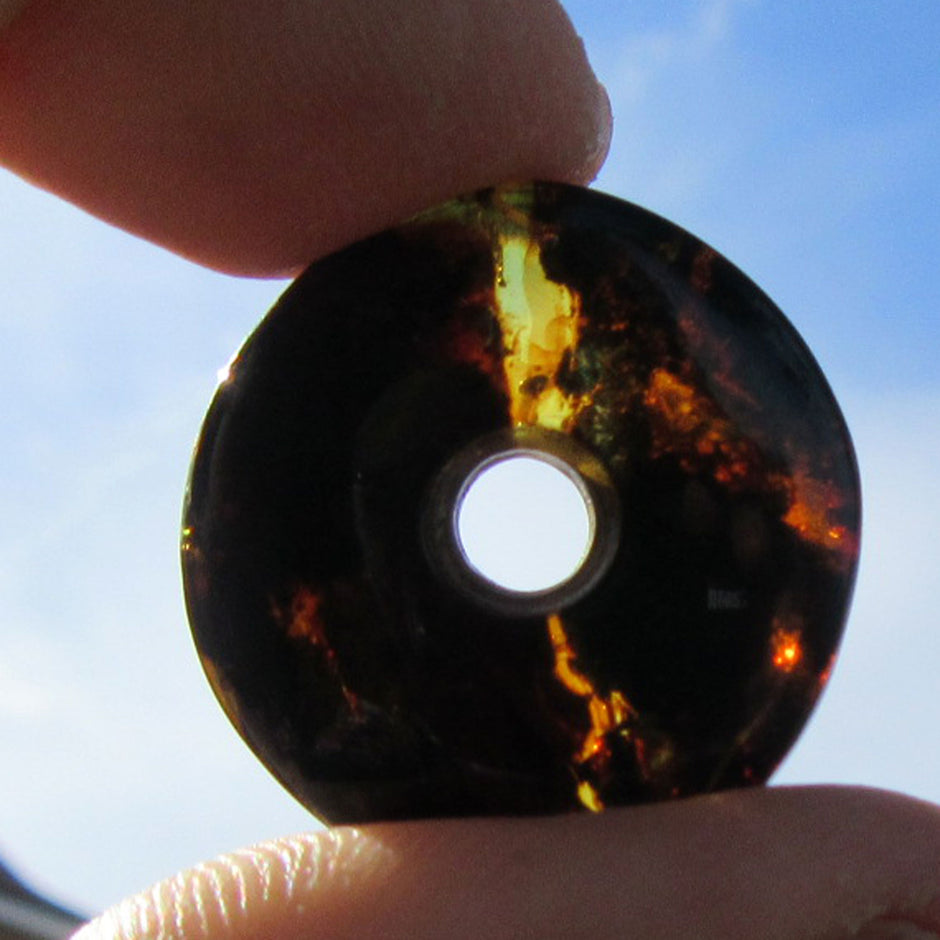 Einzelstück: Teiltransparenter Bernsteindonut von Rügen