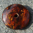 Polierter Bernsteindonut in Kognacfarbe, Einzelstück