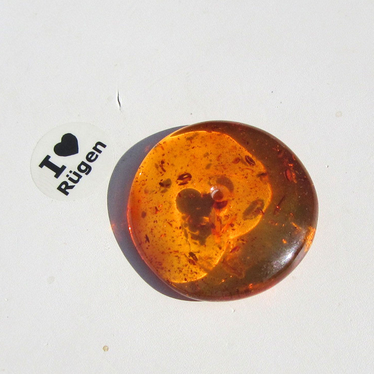 Kognacfarbener Bernsteindonut, handgeschliffen und einzigartig