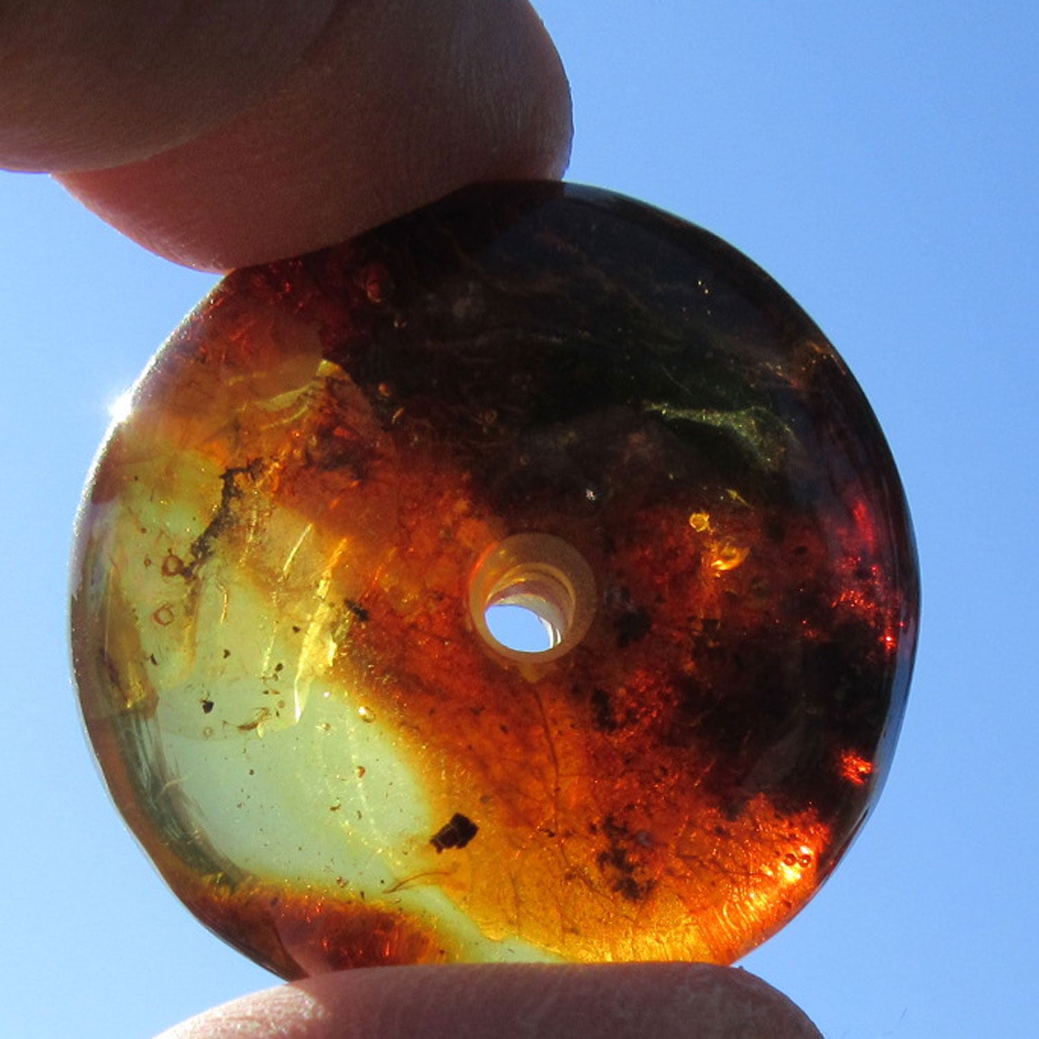 Bernsteindonut, poliert, mit Einschlüssen, Unikat