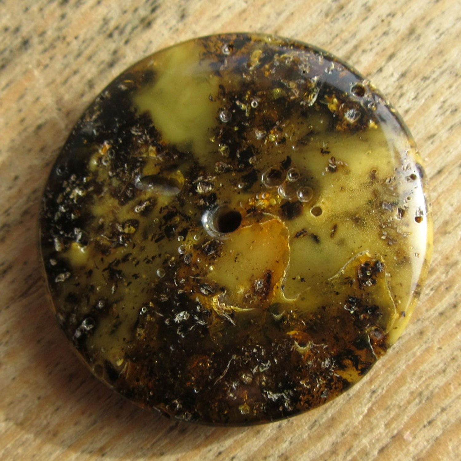 Dunkler Bernsteindonut, poliert, Unikat
