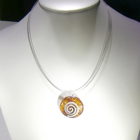 Polierter Bernsteindonut mit Silberspirale, Unikat