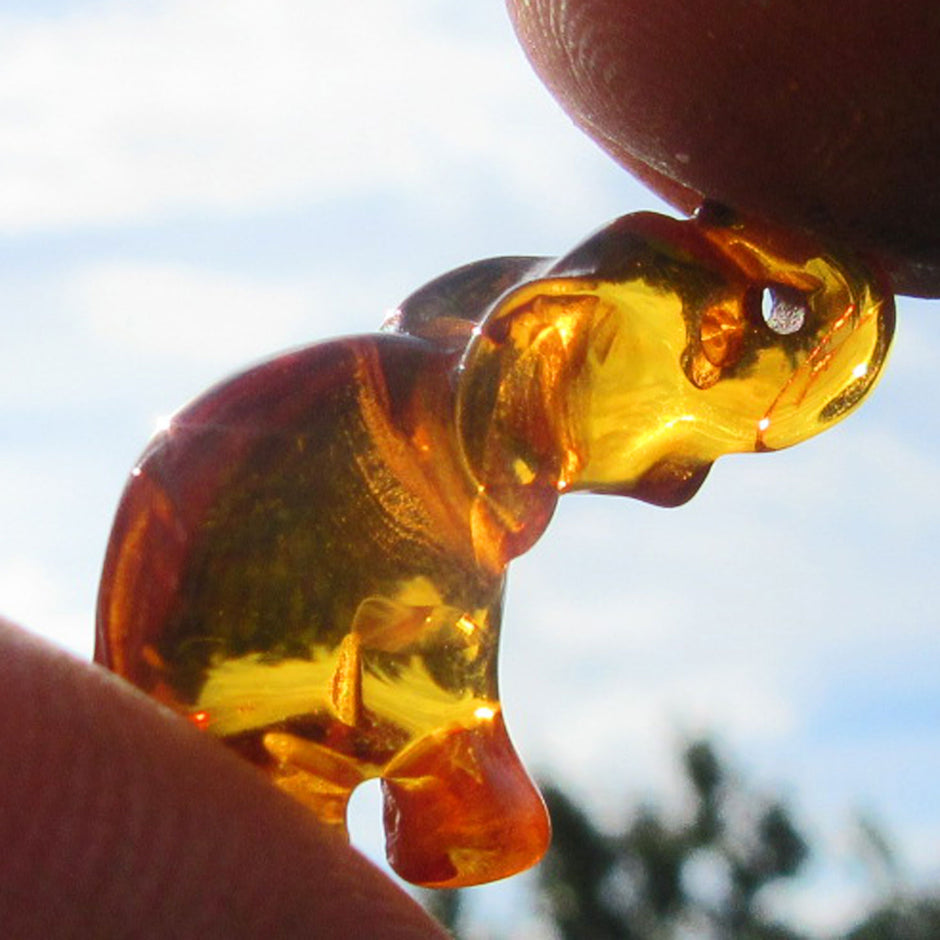 Einzigartiger Elefant aus kognacfarbenem Bernstein