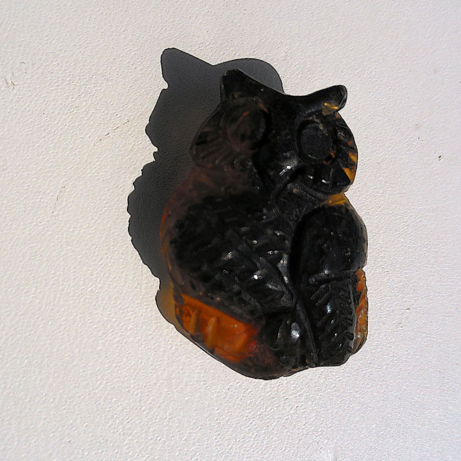 Kleine Eule aus Bernstein, handgefertigt, Unikat