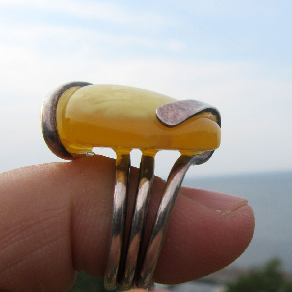 Einzigartiger Fingerring aus Silber und Bernstein butterscotch