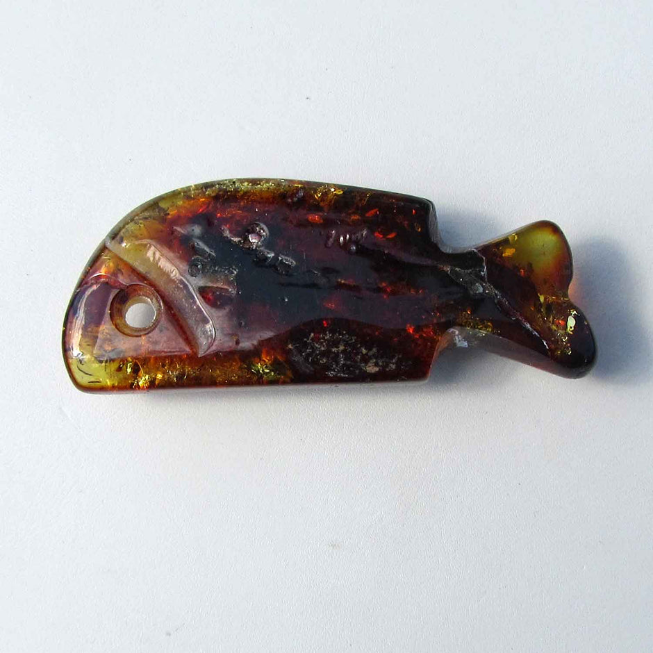 Einzelstück: Kognacfarbener Bernsteinfisch mit Einschlüssen