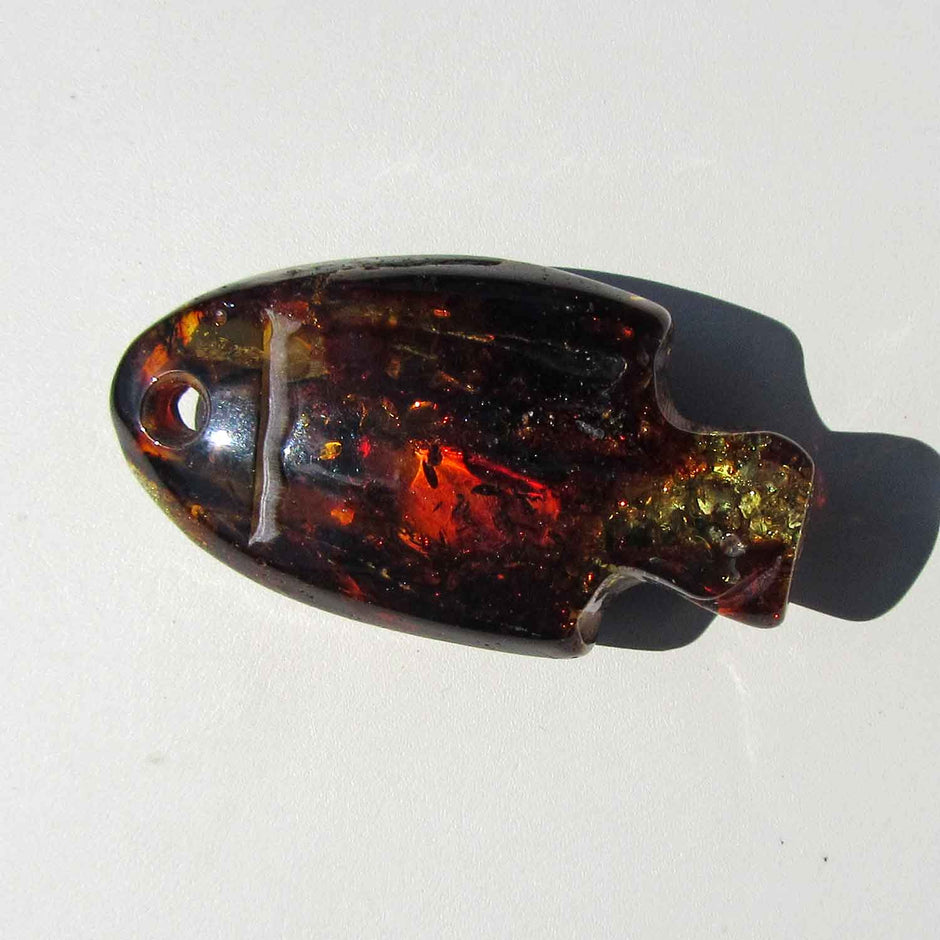 Einzigartiger Bernsteinfisch, kognacfarben mit Einschlüssen