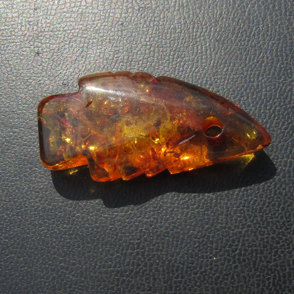 Polierter Bernsteinfisch mit Einschlüssen, Unikat