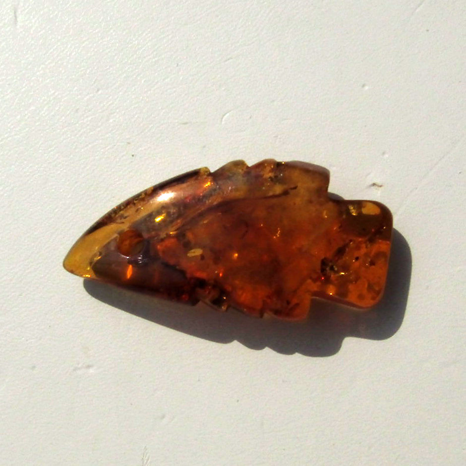 Polierter Bernsteinfisch mit Einschlüssen, Unikat