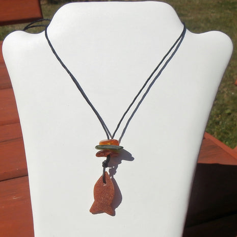 Bernsteinfisch unpoliert mit Seeglas und Bernsteinen