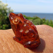 Einzigartiger Frosch aus handgeschliffenem Bernstein