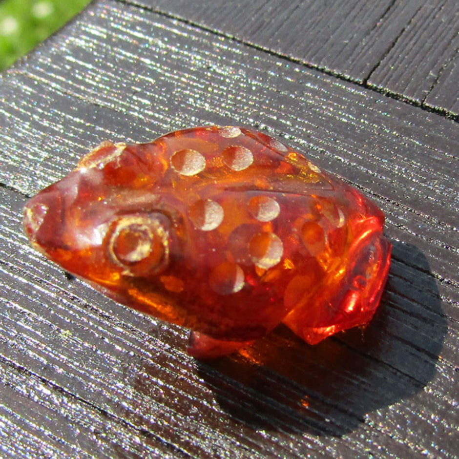 Einzigartiger Frosch aus handgeschliffenem Bernstein