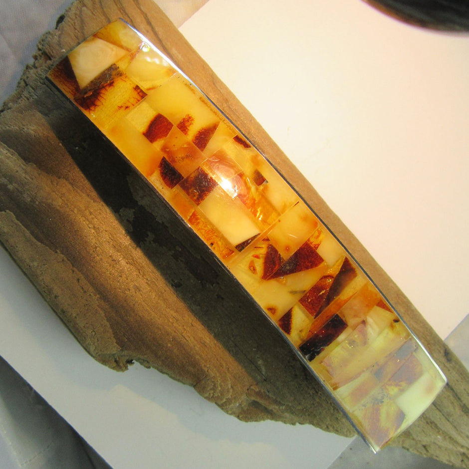 Einzigartige Haarspange aus hellen Bernsteinen