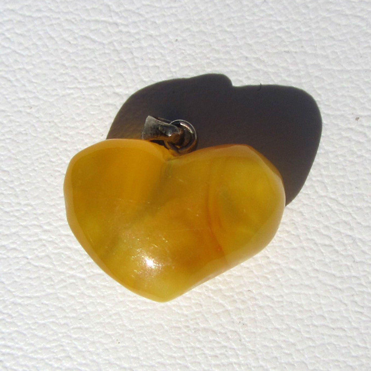 Bernsteinherz von der Ostsee-Insel, 27 mm, Unikat
