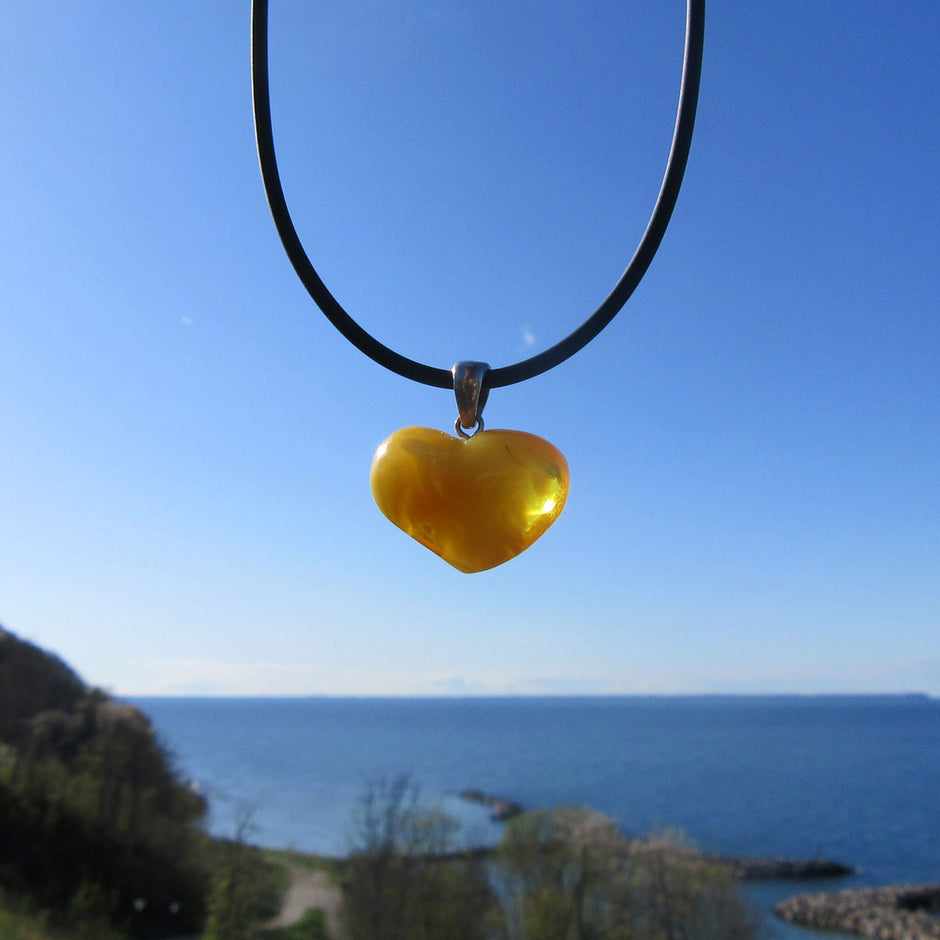 Bernsteinherz von der Ostsee-Insel, 27 mm, Unikat