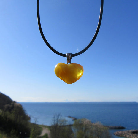 Bernsteinherz von der Ostsee-Insel, 27 mm, Unikat