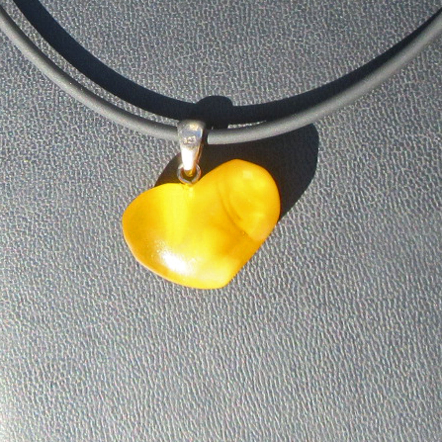 Bernsteinherz von der Ostsee-Insel, 27 mm, Unikat