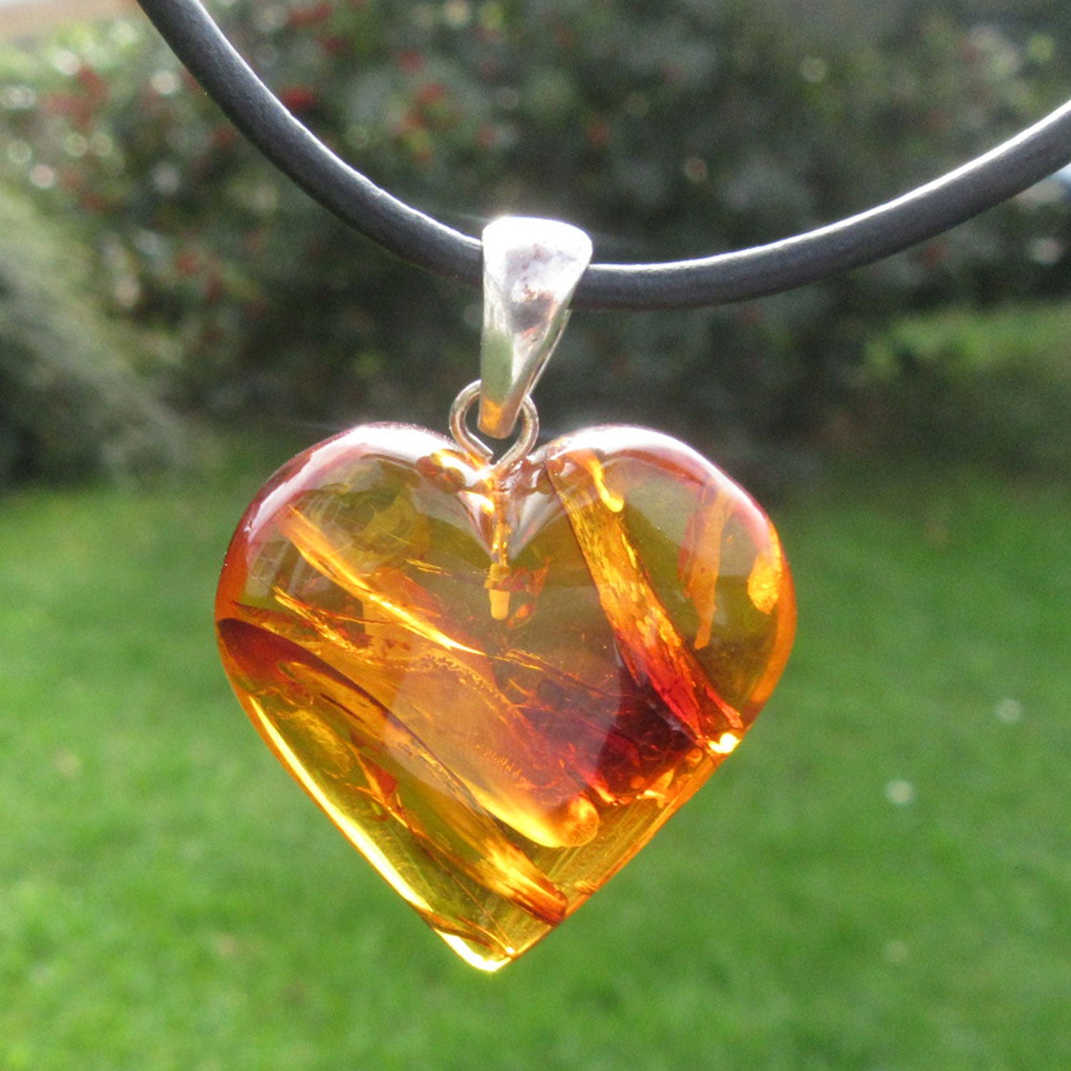 Großes Bernsteinherz mit Einschlüssen, 925 Silber
