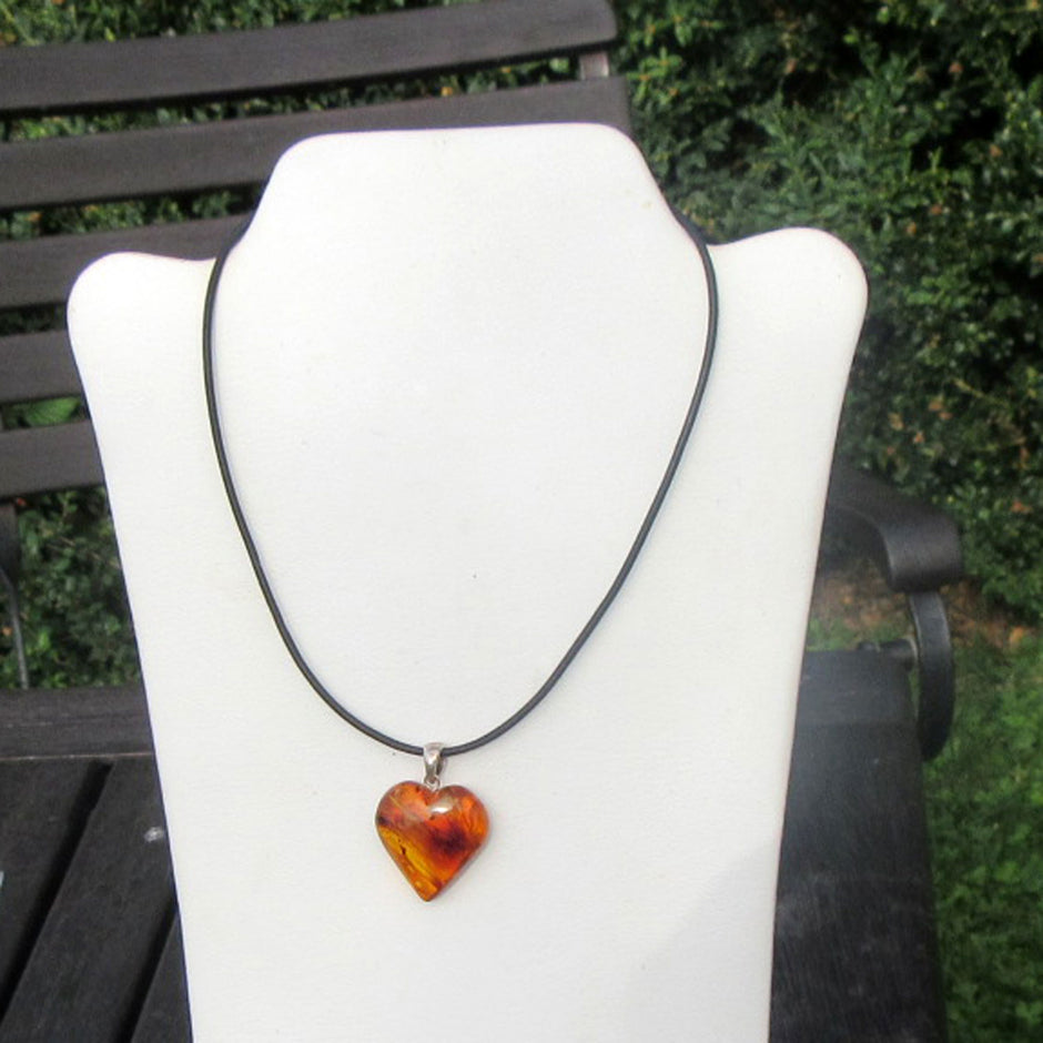 Großes Bernsteinherz mit Einschlüssen, 925 Silber
