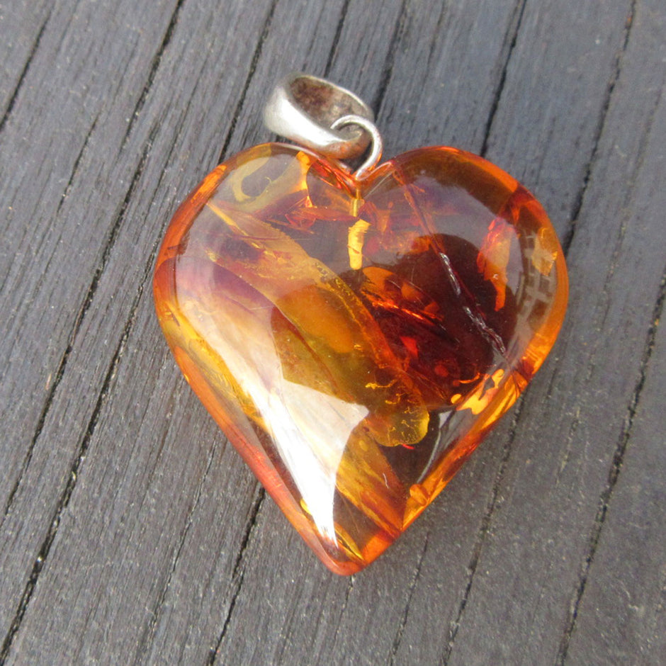 Großes Bernsteinherz mit Einschlüssen, 925 Silber