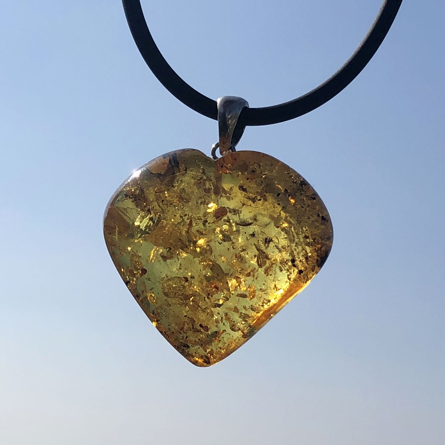 Einzigartiges Bernsteinherz aus 925er Silber