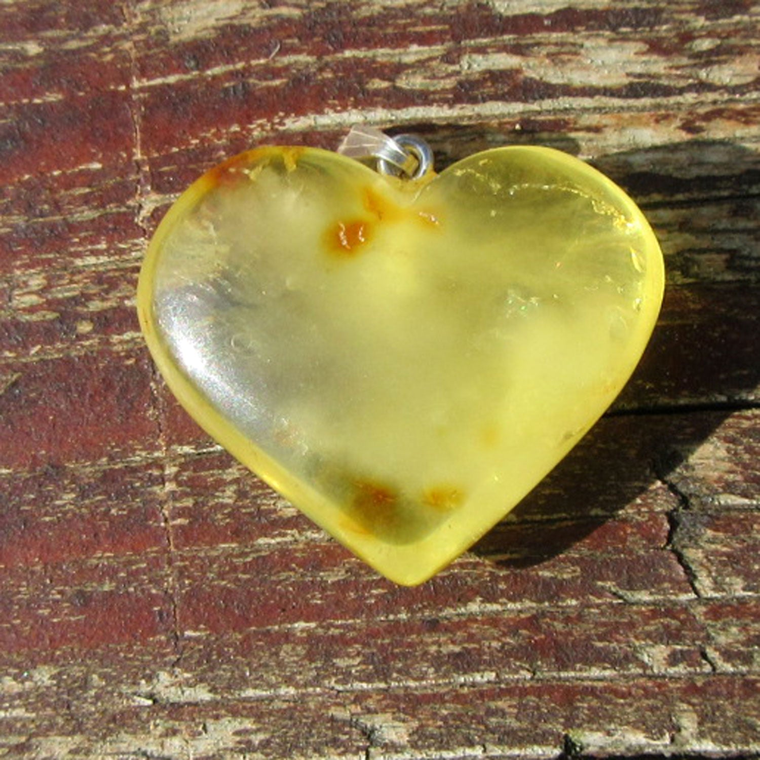 Sonnengelbes Bernsteinherz mit Wolke aus Silber