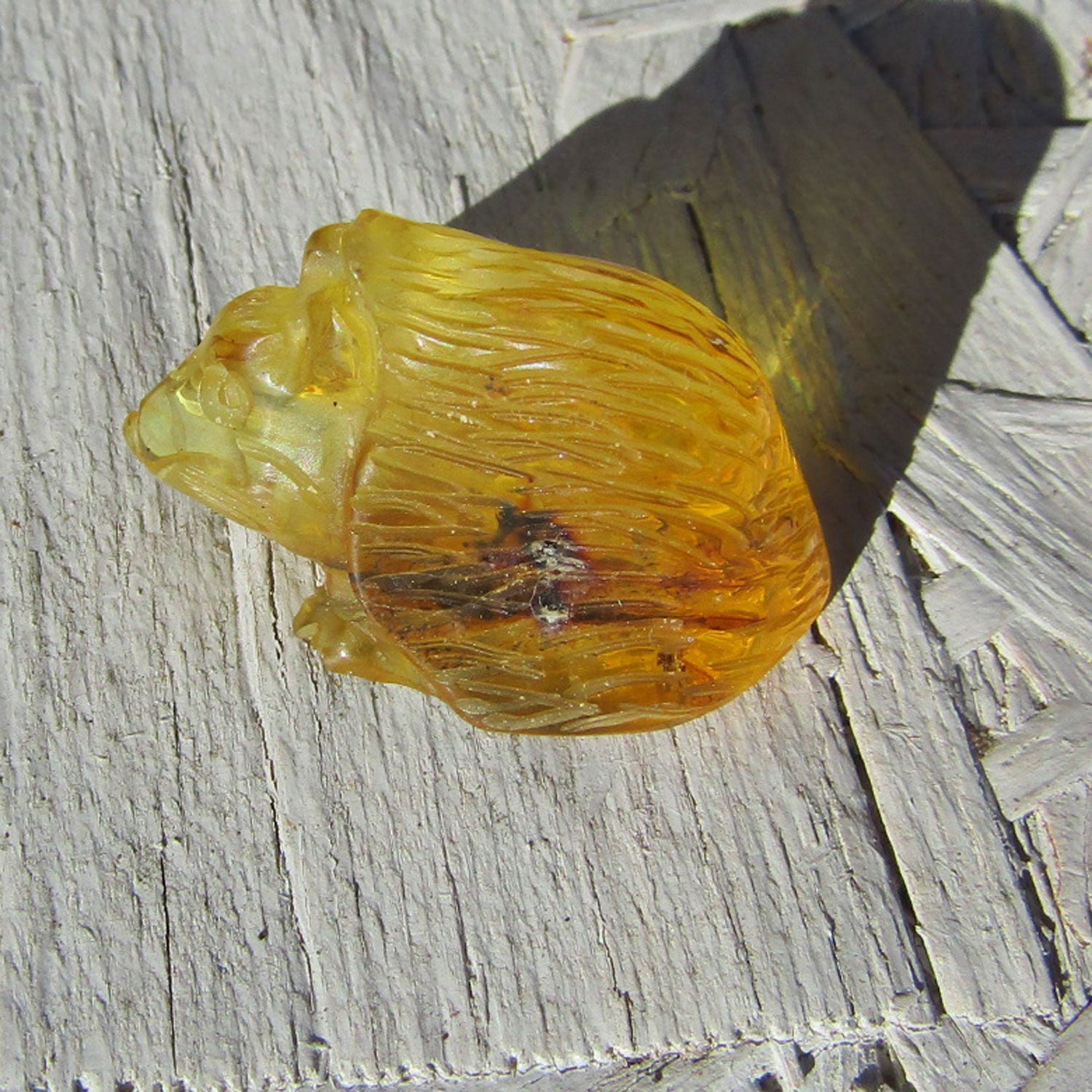 Einzelstück: Igel aus klarem Bernstein von der Ostsee-Insel