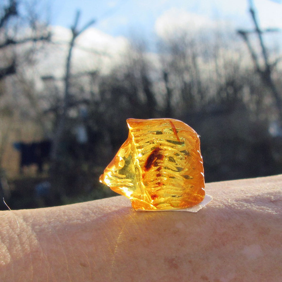 Einzelstück: Igel aus Bernstein, handgefertigt und einzigartig