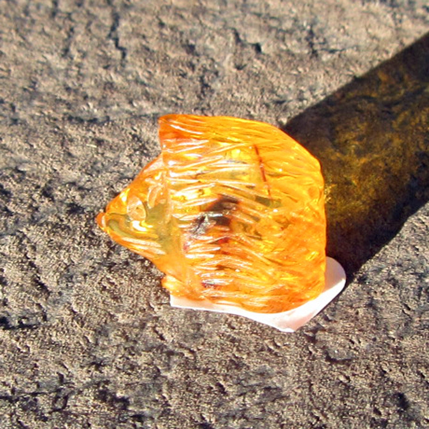 Einzelstück: Igel aus Bernstein, handgefertigt und einzigartig