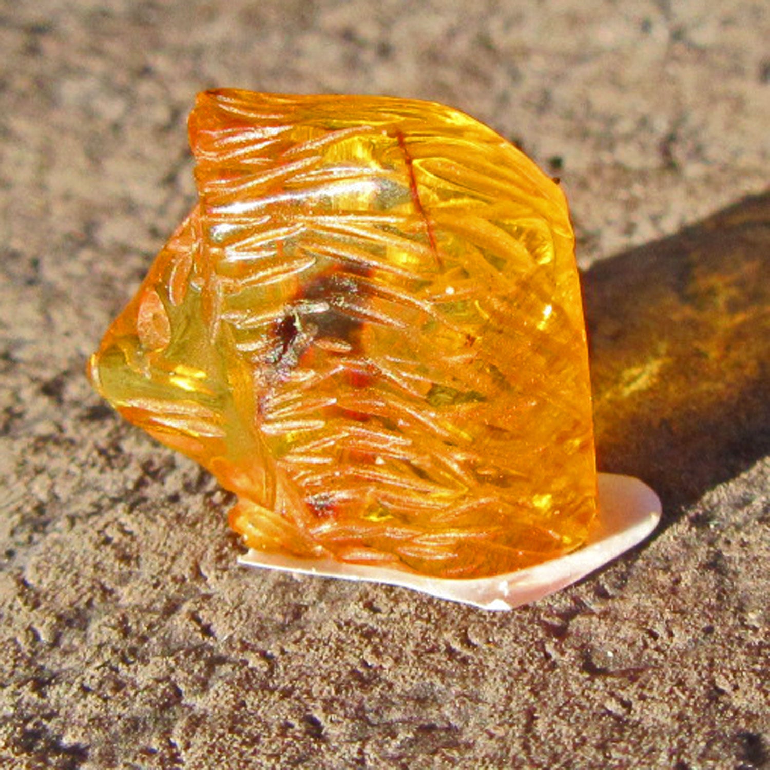 Einzelstück: Igel aus Bernstein, handgefertigt und einzigartig