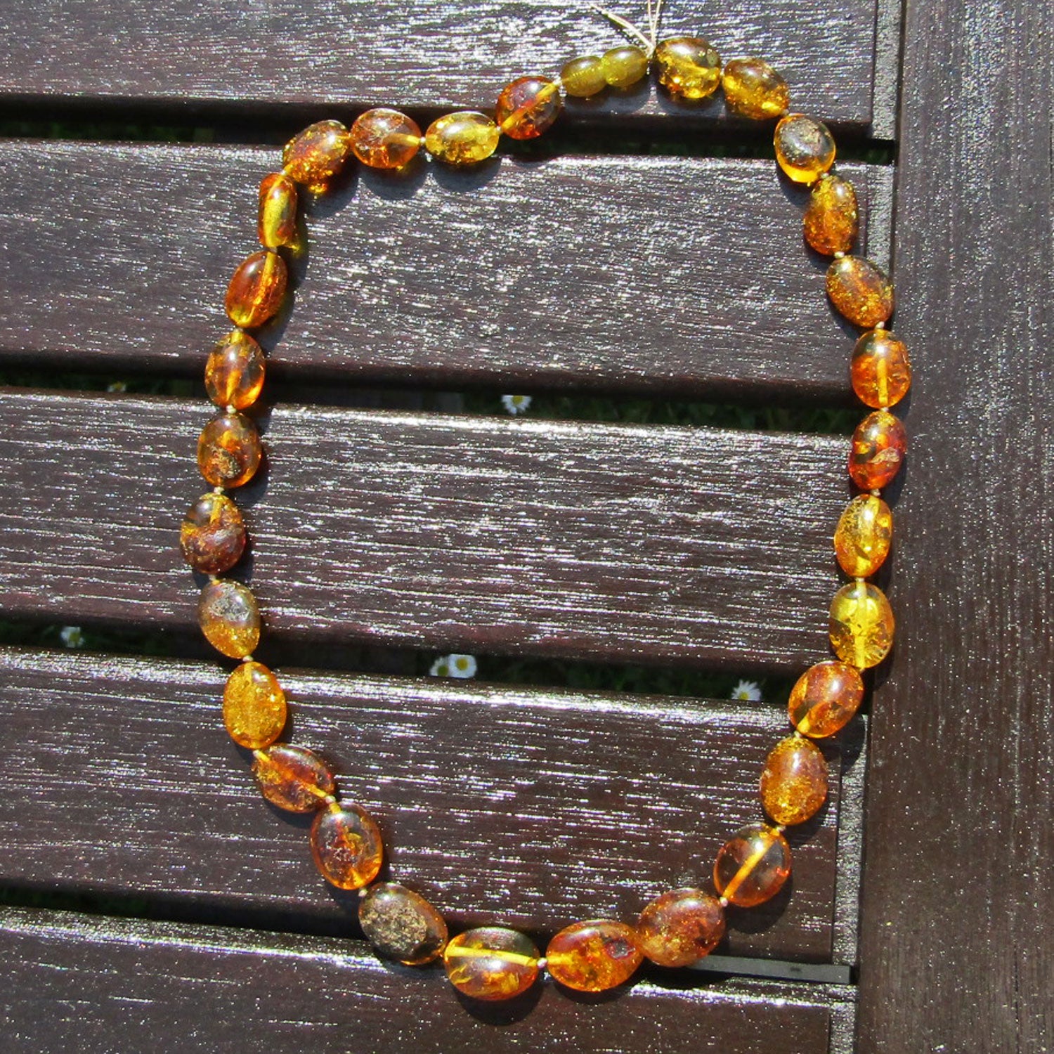 Einzigartige Bernsteinkette in Olivenform, poliert