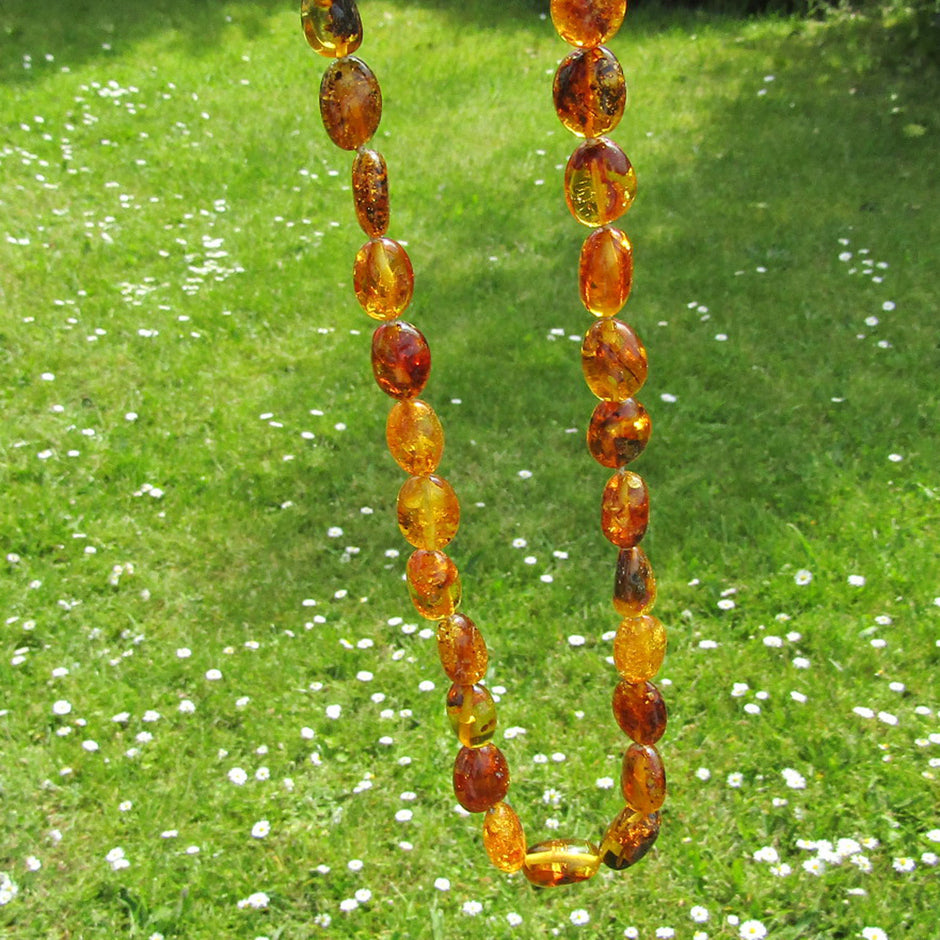Einzigartige Bernsteinkette in Olivenform, poliert
