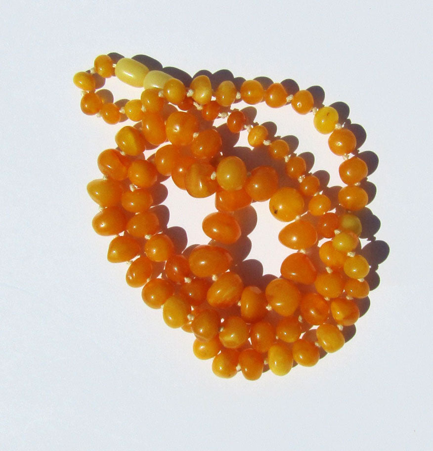 Handgefertigte Kette mit butterscotch Bernsteinperlen