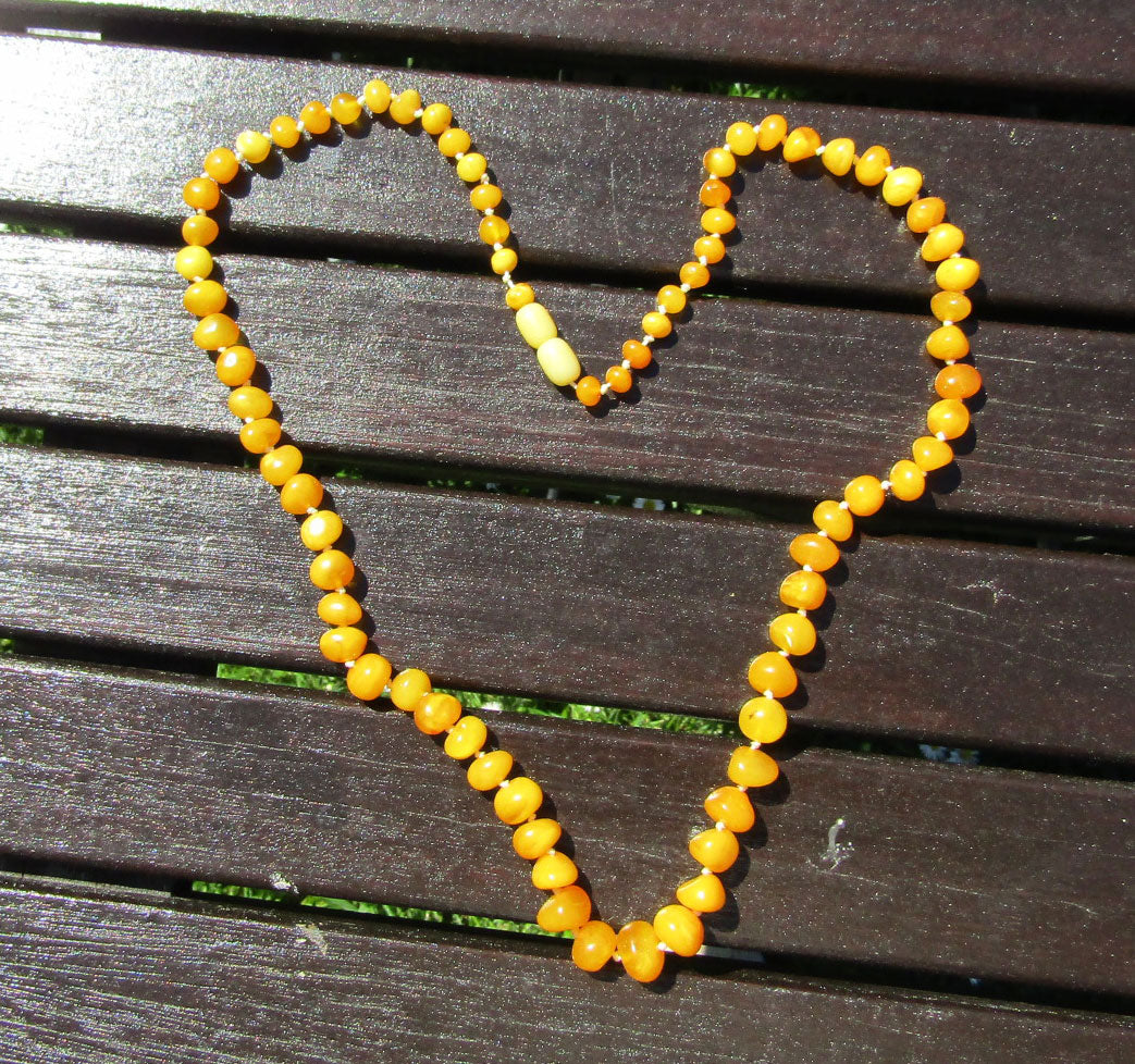 Handgefertigte Kette mit butterscotch Bernsteinperlen