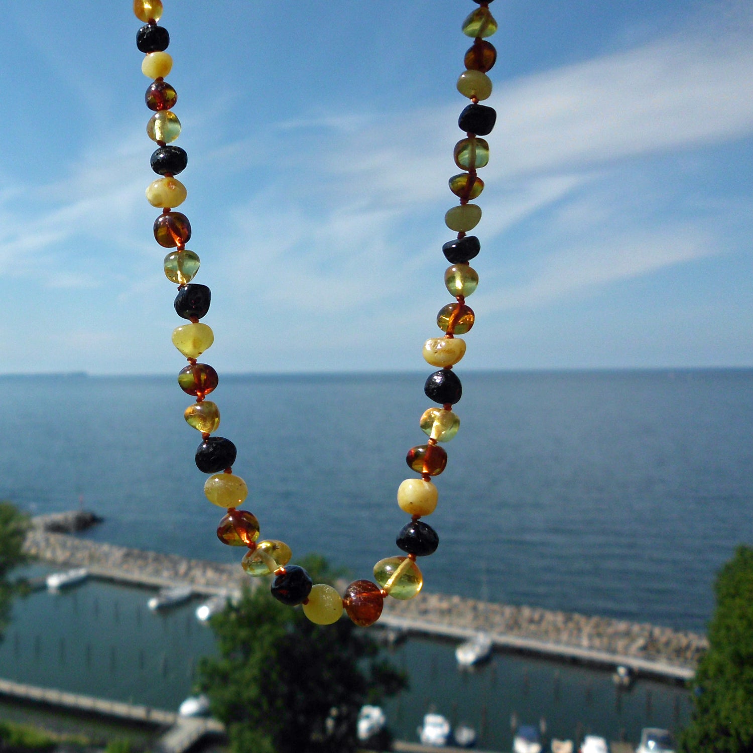 Kette aus unregelmäßigen Bernsteinperlen, 45 cm