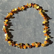 Einzigartige Bernstein-Kette mit farbigen Plättchen