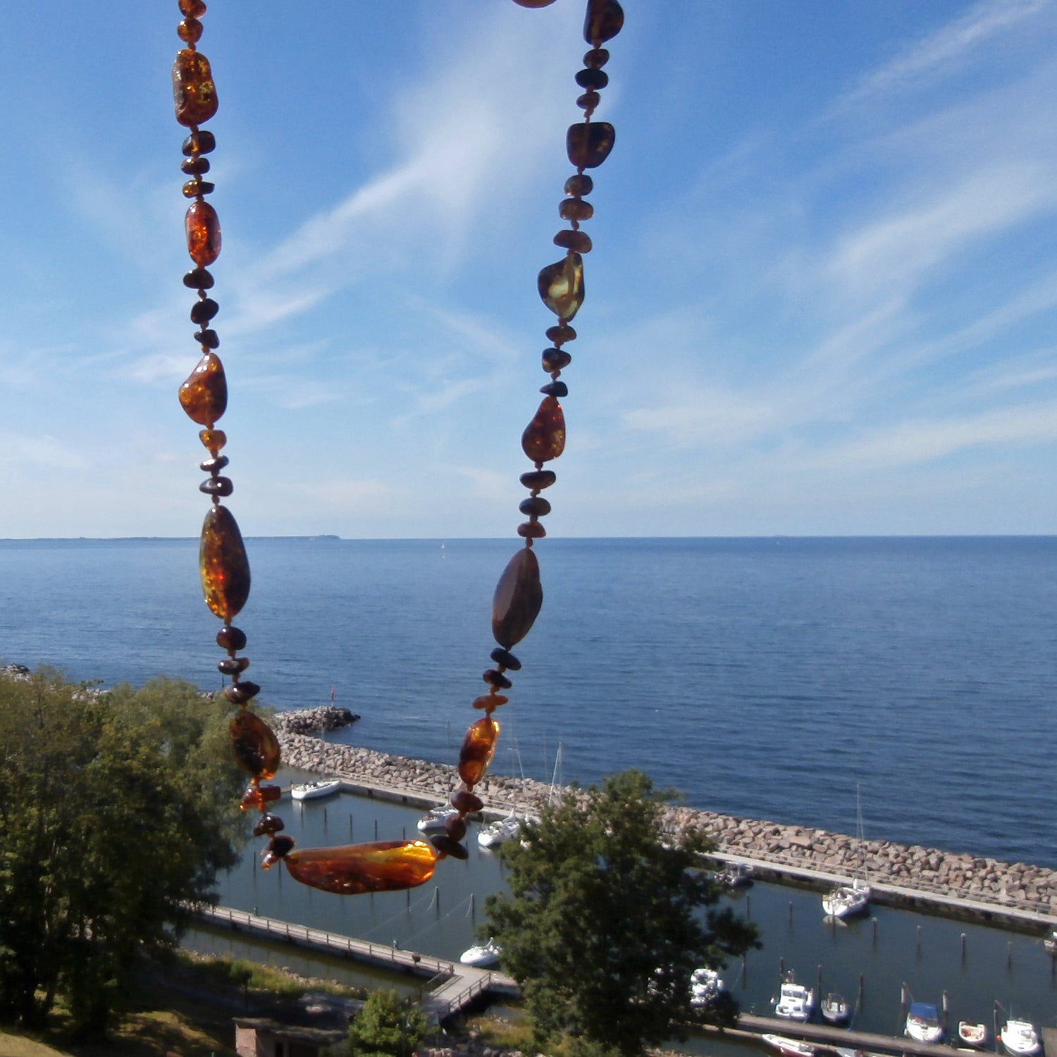 Dunkle Bernsteinkette mit Einschlüssen, 62 cm lang