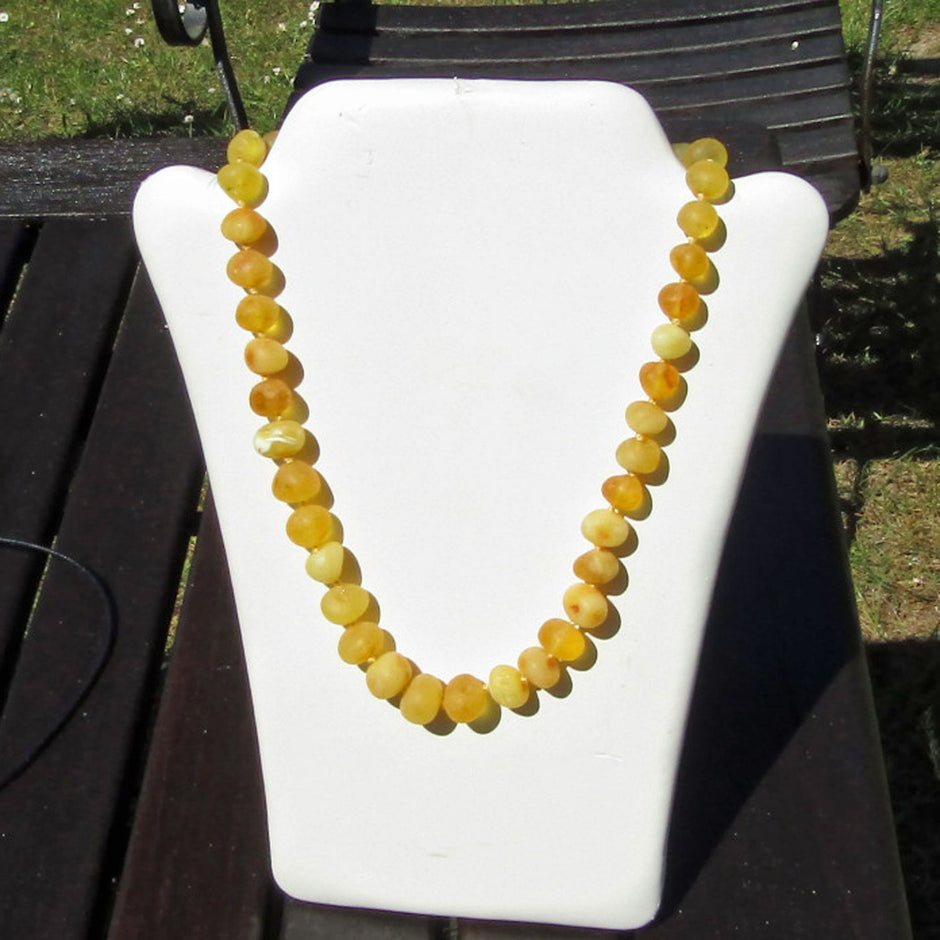 Unpolierte Bernsteinkette aus hellen Steinen, Unikat
