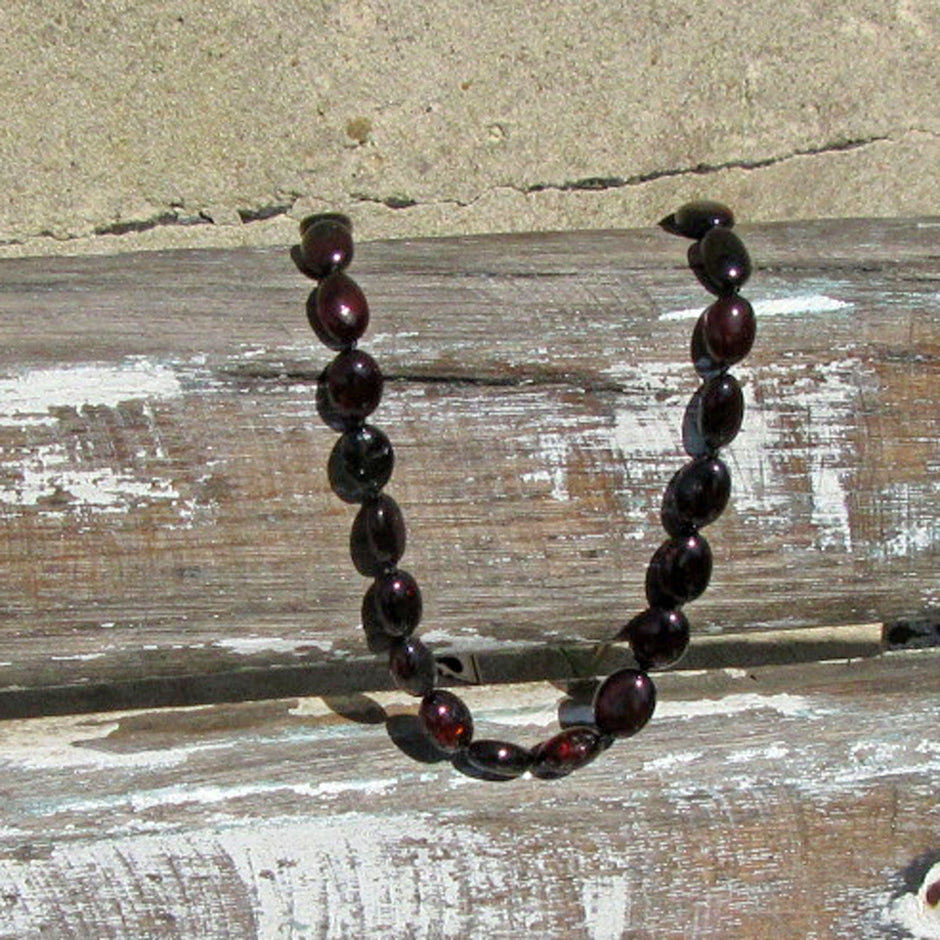 Kirschrote Bernsteinkette in Olivenform, Einzelstück