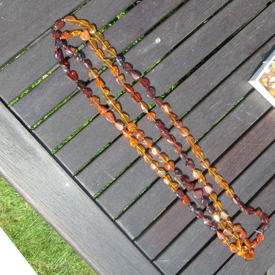 Sehr lange, schicke Kette aus3 verschiedenfarbigen Bernsteinen