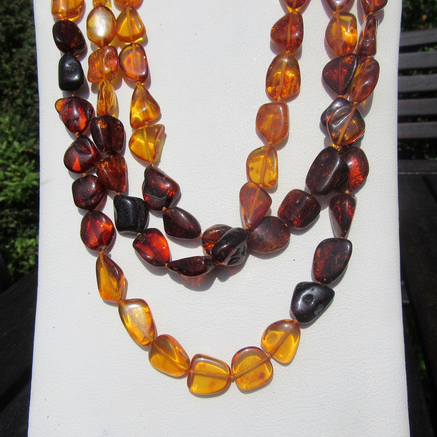 Sehr lange, schicke Kette aus3 verschiedenfarbigen Bernsteinen