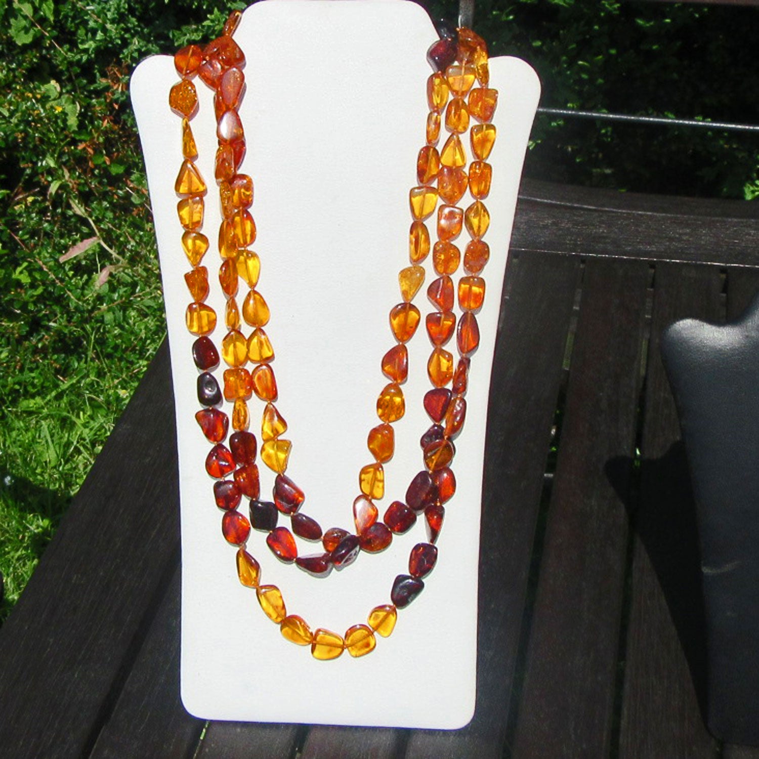 Sehr lange, schicke Kette aus3 verschiedenfarbigen Bernsteinen